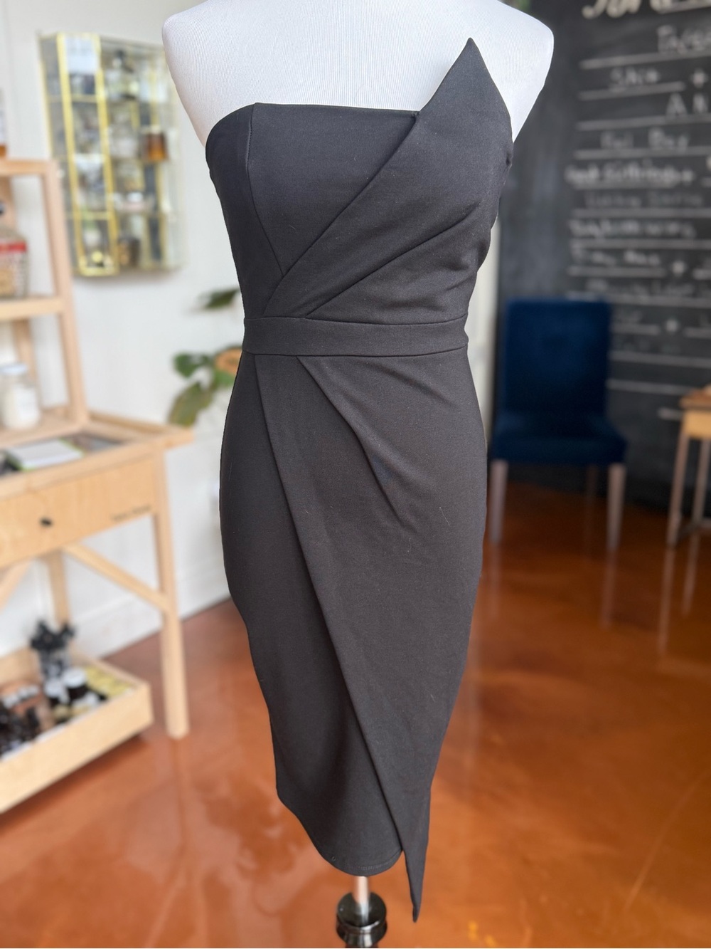Lulu's Black One-Shoulder Sheath Dress